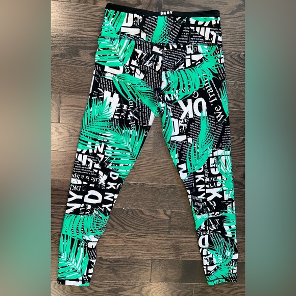 Women’s DKNY capri pants NWOT - Picture 2 of 3